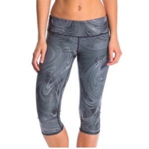 ALO Gray Airbrush Capri Leggings